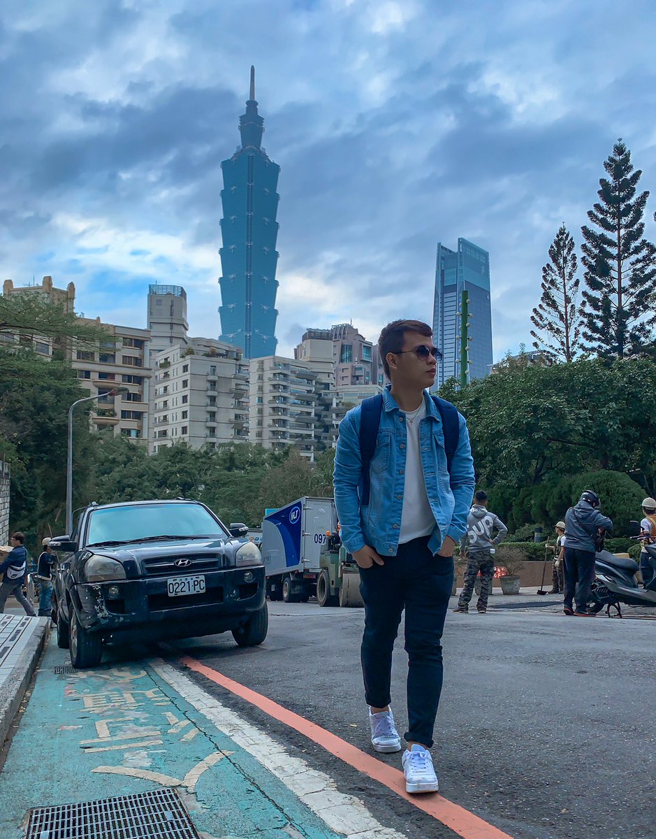 imcedric's tweet photo. Just walking around Taipei... (PS> Konti na kang lalabas nana ulit jawline ko [as if meron dati] hehehe

#WhenInTaipei 🇹🇼 https://t.co/YI5Swehd4B