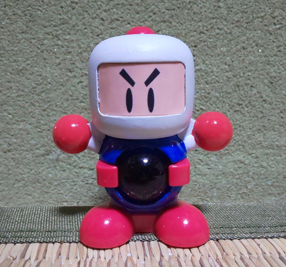 ブラック 初めてのビーダマンは ドンキーコングでしたが 初のボンバーマン型ビーダマンは しろボンでした 今のマイビーはくろボンですが 模型作りをするようになった中学の時にボディを本家のように青く塗り 八年前 ネットで見た二連射改造を元に改造 ブラック 初めてのビーダマンは ドンキーコングでしたが 初のボンバーマン型ビーダマンは しろボンでした 今のマイビーはくろボンですが 模型作りをするようになった中学の時にボディを本家のように青く塗り 八年前 ネットで見た二連射改造を元に改造