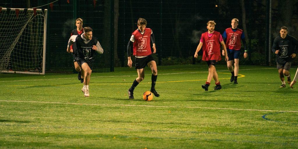 Durham University (@durham_uni) on Twitter photo HUGE well done to the 275 players who took part in the 24-hour football match and helped <a href="/CollingwoodDU/">Collingwood College</a> raise over £4k for <a href="/SirStanleyMatth/">SirStanleyMatthews</a> Incredible effort!
#DUinspire
Read more about this mammoth match: fal.cn/35iee HUGE well done to the 275 players who took part in the 24-hour football match and helped <a href="/CollingwoodDU/">Collingwood College</a> raise over £4k for <a href="/SirStanleyMatth/">SirStanleyMatthews</a> Incredible effort!
#DUinspire
Read more about this mammoth match: fal.cn/35iee