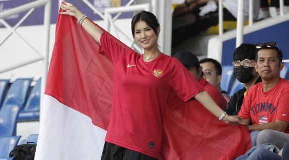 “aku bukan keturunan Indonesia asli. Aku keturunan Jepang dan Amerika tapi aku cinta Indonesia, Aku nggak bilang kalau aku ga termaSUk bagian dari Indonesia. Video aku diterima dengan baik oleh orang-orang Indonesia meskipun aku berbeda.” - Maria Ozawa, aktor film Pernikahan Dini