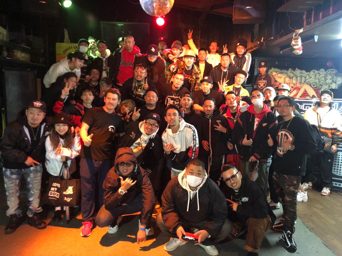 K_Hawk1990's tweet photo. 福生EDDIE'S「FREEDOM LINE」
1st Anniversary &amp; Final
皆さん、ありがとうございました🙏🔥
Genie @Family5000Si10 、声を掛けてくれて有難う。攻めのファイナル👊
お疲れ様でした🙇🏻
LIVEは各地からのアーティストがかまし合い。良い刺激、良い出会い、乾杯。
We had a good time!!
#K_Hawk #Live https://t.co/cn7VKWQMWN