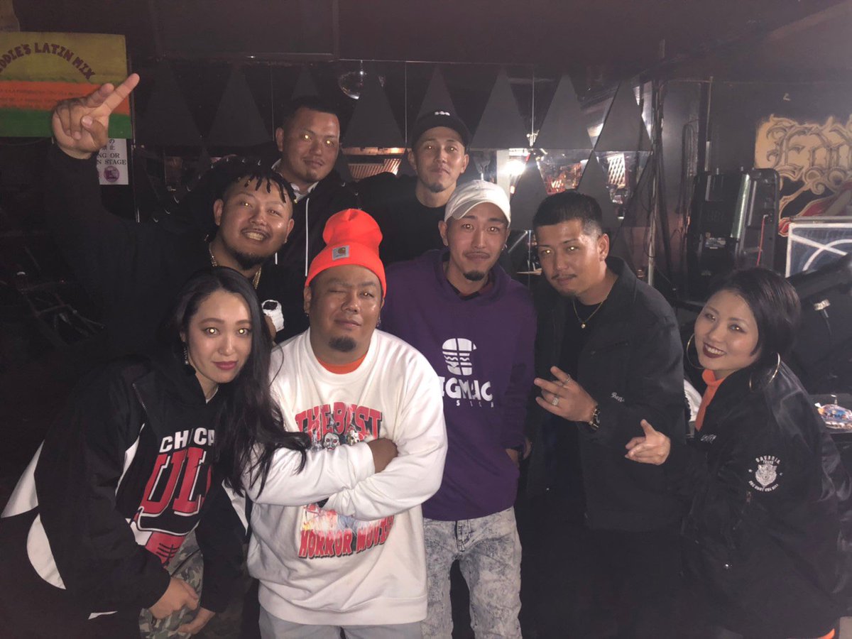 K_Hawk1990's tweet photo. 福生EDDIE'S「FREEDOM LINE」
1st Anniversary &amp; Final
皆さん、ありがとうございました🙏🔥
Genie @Family5000Si10 、声を掛けてくれて有難う。攻めのファイナル👊
お疲れ様でした🙇🏻
LIVEは各地からのアーティストがかまし合い。良い刺激、良い出会い、乾杯。
We had a good time!!
#K_Hawk #Live https://t.co/cn7VKWQMWN