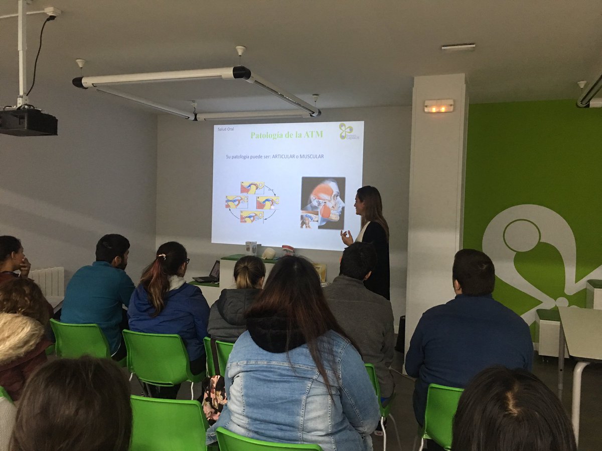 FCapacis's tweet photo. Y continuamos la mañana con un taller sobre Salud Oral, impartido por Conchita de https://t.co/56mZAhyOla. Juntos #SomosCapacis de formar a nuestros chicos #EdicionLimitada https://t.co/PtzfUnzxL7