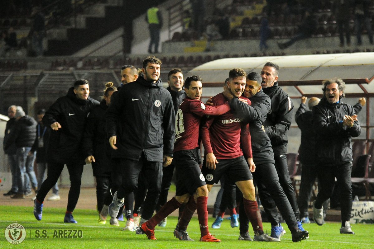ArezzoCalcio's tweet photo. #CuoriAmaranto, vogliamo dare insieme uno sguardo alla fotogallery di #AreNov? 👀
▶️ https://t.co/IrqSbYNoFG
#ForzArezzo https://t.co/UIOotf1H9a