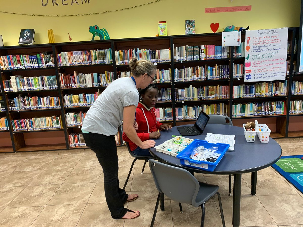 MichelleA_SPARK's tweet image. 5th graders in Ms. D&apos;Albora&apos;s Media Center @IndianRiverAcad use @LEGO_Education WeDo 2.0s to make the connection between Science &amp;amp; Technology and to see how robots help scientists go where humans can&apos;t &amp;amp; to solve real-world problems. #SPARK_IT #TechInSDIRC @IT_SDIRC @IRCSchools