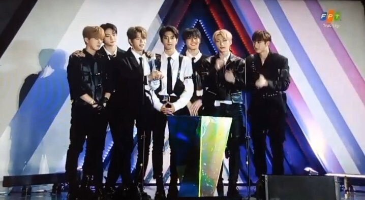 StrayKids_Peru's tweet photo. 【🏆】26/11/19 | #StrayKids

Felicidades a @Stray_Kids por ganar el "Groove Award" en los premios Asia Artist Awards 2019 en Vietnam ❤🎉

-💌

#StrayKids_CongrAAAtulations 
#StrayKids_AAA2019 
#StrayKids #스트레이키즈

https://t.co/74UXMsAG75