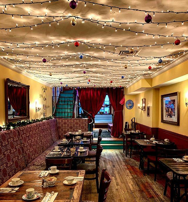 ✨HAPPY HOLIDAYS✨ Come stop by our enchanting Chapter Two location on the upper east side! ✨❤️ #alicesteacup #tea #lights #happy #pretty #enchanting #nyc #nyceats #brunch #breakfast #newyork ift.tt/37xD4A6