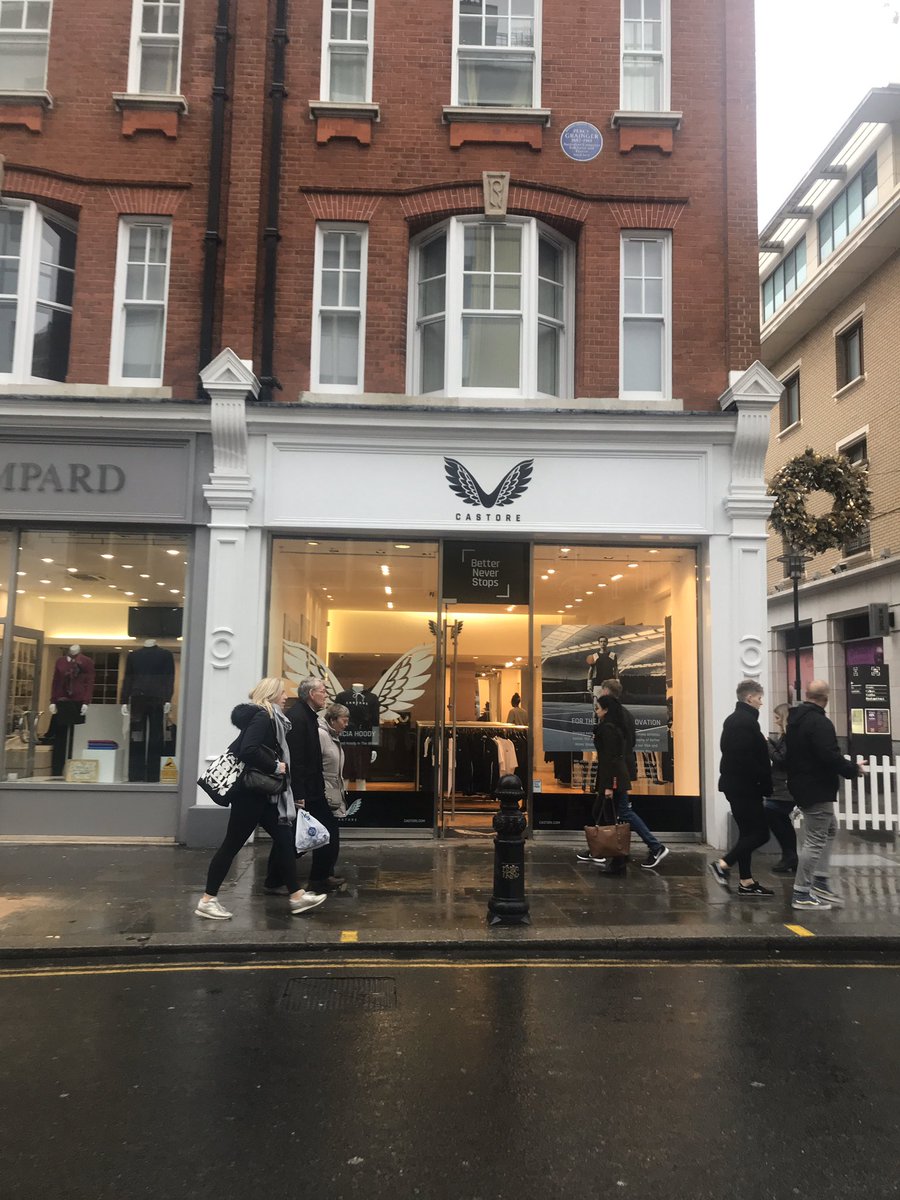 Livunitennis's tweet photo. President Evie found Castore’s first flagship store in the UK down in London. Spot @andy_murray in the window #betterneverstops https://t.co/Cec59yznzD