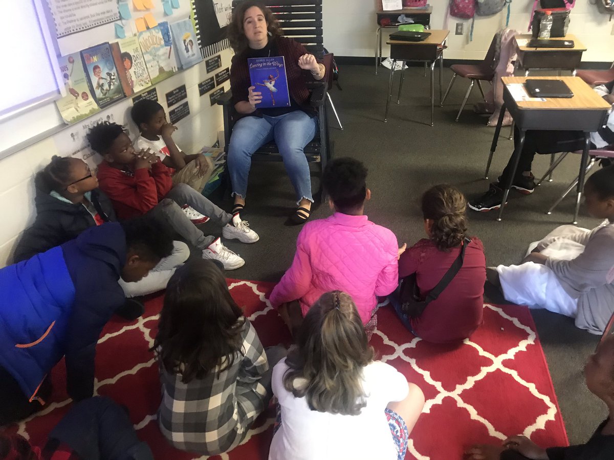 3rdPontiac's tweet photo. Mrs. Swick, our extraordinary reading coach, reading to our students! https://t.co/V6xAqCrMvp