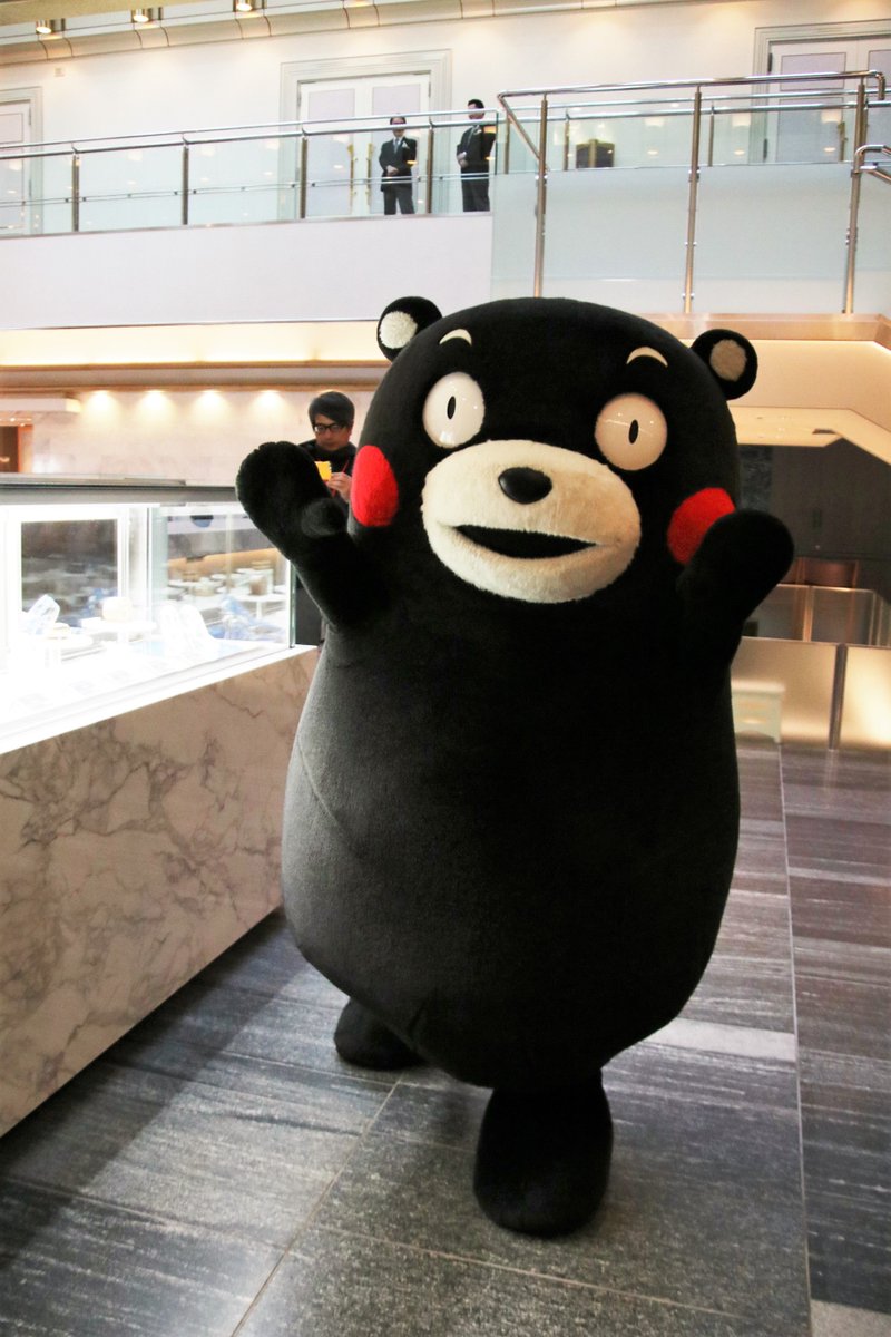 豆猫堂 くまモンファン感謝祭 Osaka Station の思い出 1日目 ホテルグランヴィア大阪 ラウンジ リバーヘッド ゆるやかな時間が流れるサプライズ出没 くまモン こちらに近づいてきてくれました 大阪ファン感 ホテルグランヴィア大阪 くまモン