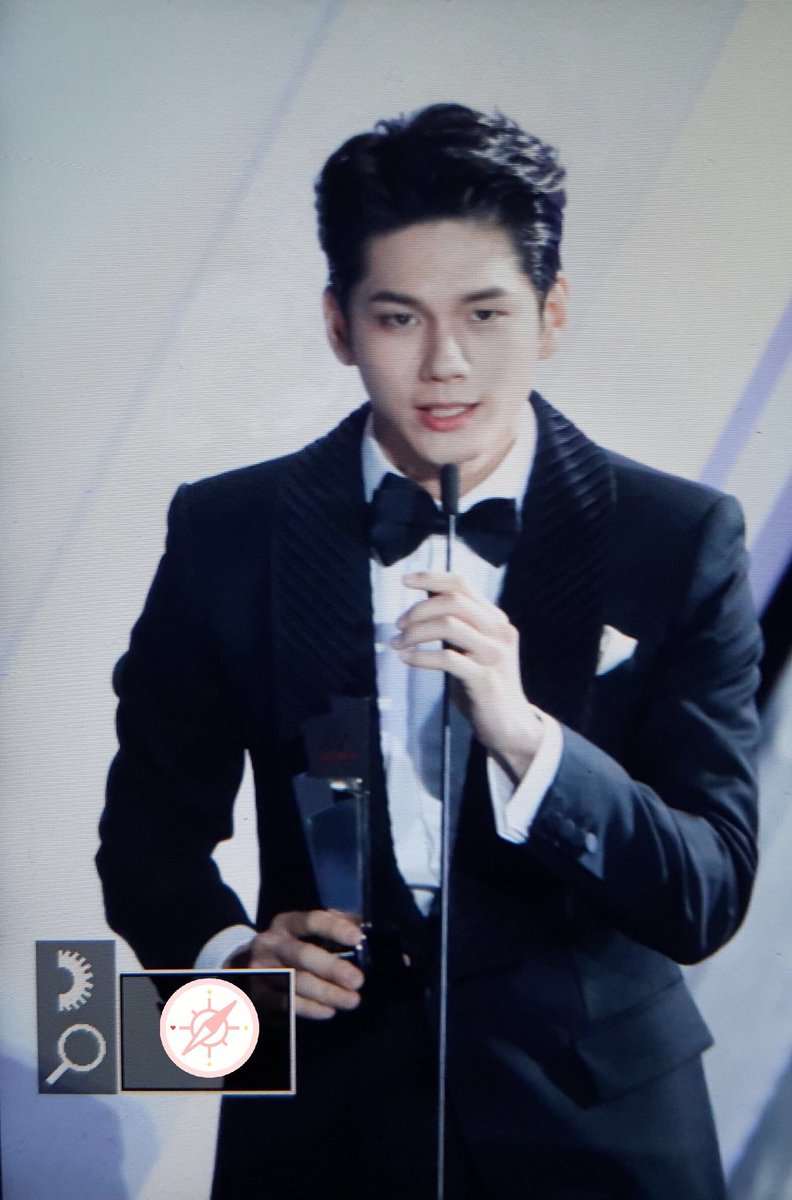 VientaRosa_OSW's tweet photo. 191126 AAA 베트남 2019

#옹성우 #OngSeongWu
#邕圣祐 #オンソンウ #องซองอู https://t.co/Y8QtN4IhOG