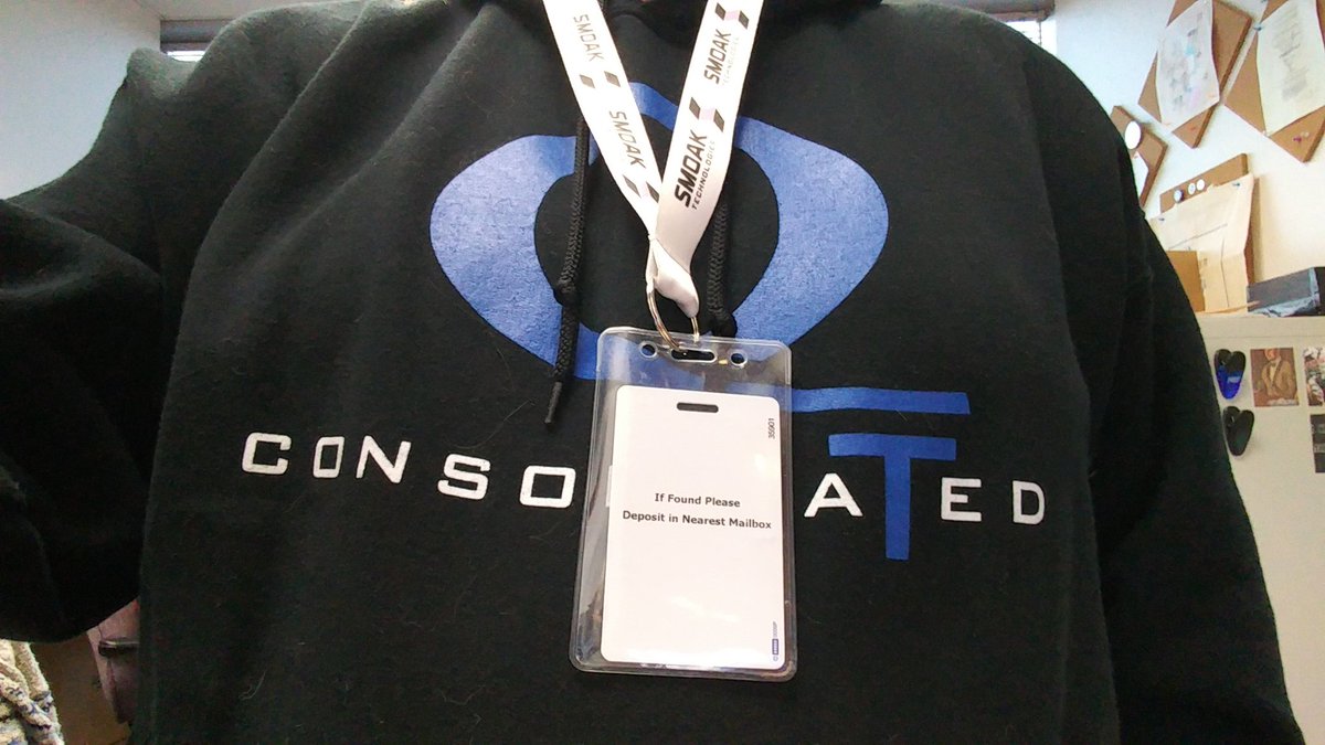 adcgordon's tweet photo. On @ArrowCW Tuesday I'm rockin my combo: #Arrow #QueenConsildated hoodie and #SmoakTech lanyard!
@SchwartzApprovd @JamesBamford @StephenAmell
Bring on S8E6 #Purgatory https://t.co/dkpPNsUW7f