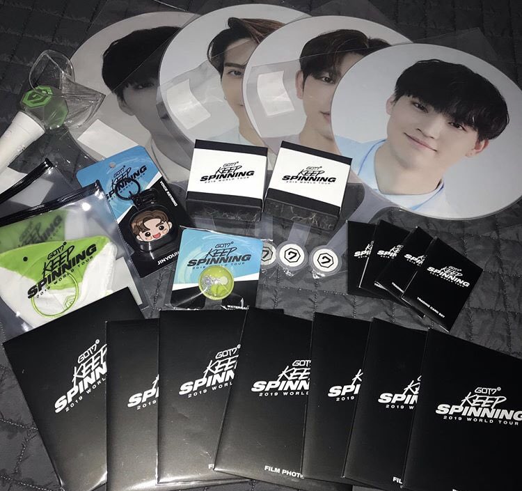 delchocolatos's tweet photo. Please help retweet thank youuu😉

[WTS] Got7 Keep Spinning 2019 World Tour

🐥 Image Picket JB 195.000
🐥 Film Photo Jinyoung 210.000
🐥 Lightstick Cover 210.000

#wtsgot7stuff @GOT7_INA @GOT7Indonesia https://t.co/XO8hBExzfJ