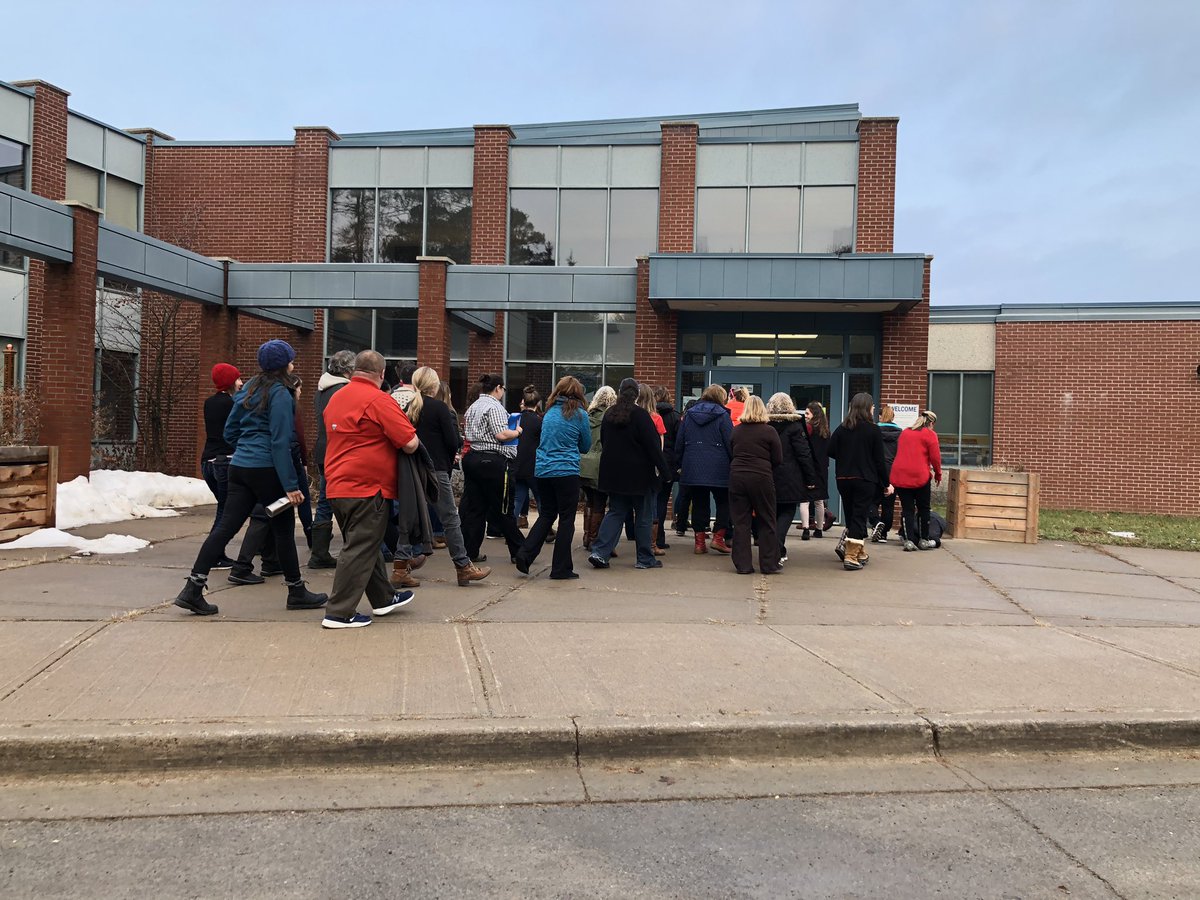 BirdASES's tweet photo. Walking-in in solidarity at ASES. @etfopresident @ETFOeducators @bratinatimmins https://t.co/lyXE9HRUjO
