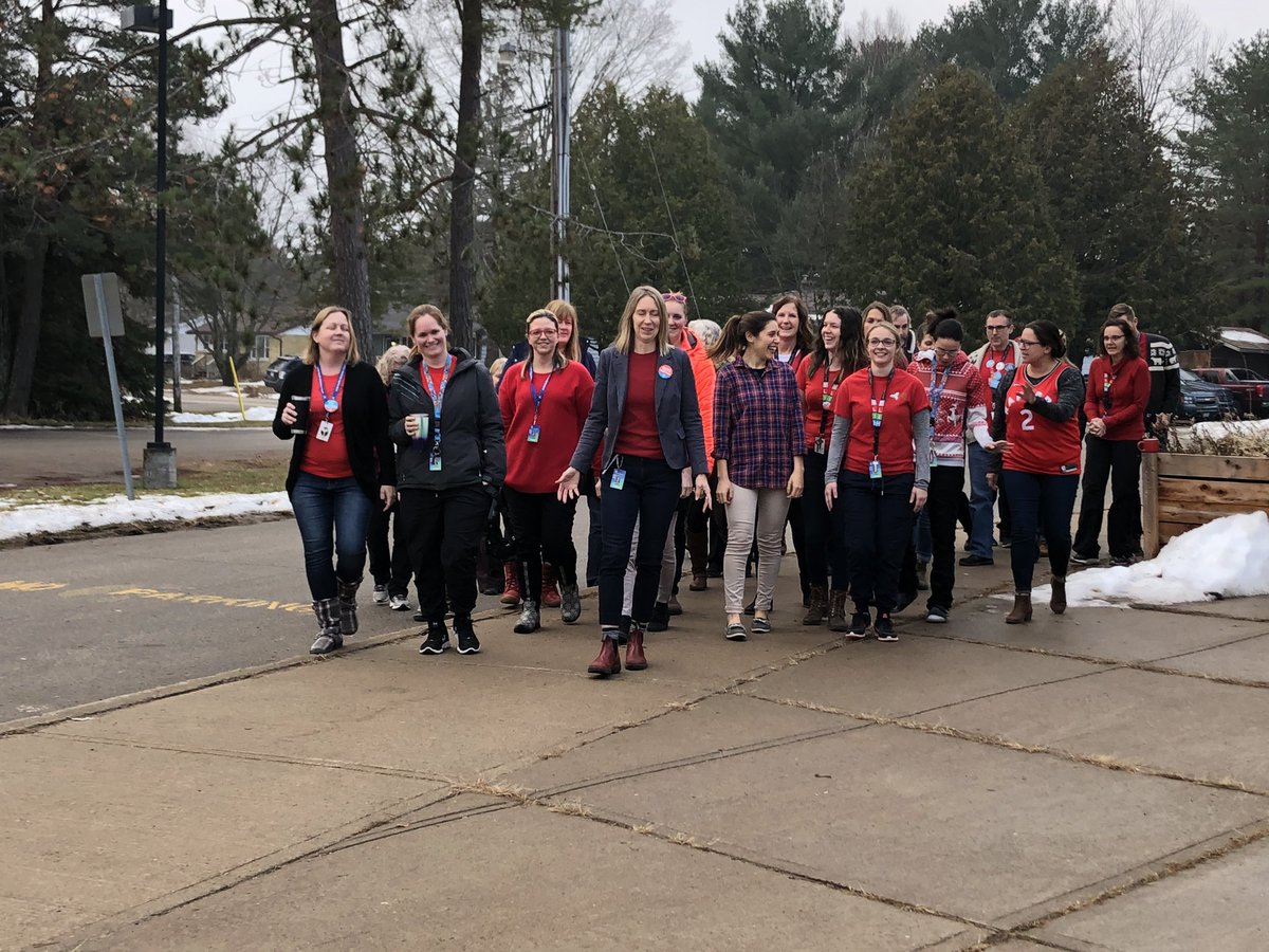 BirdASES's tweet photo. Walking-in in solidarity at ASES. @etfopresident @ETFOeducators @bratinatimmins https://t.co/lyXE9HRUjO