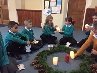 ViewSevern's tweet photo. The children from Cedar and Larch class enjoyed the Christmas Experience at Holy Trinity Church this morning. The Open the Book members put on a fantastic mornings workshop, which the children all enjoyed. #remarkablelives #remarkableopenthebook https://t.co/5VLhsz7jv3
