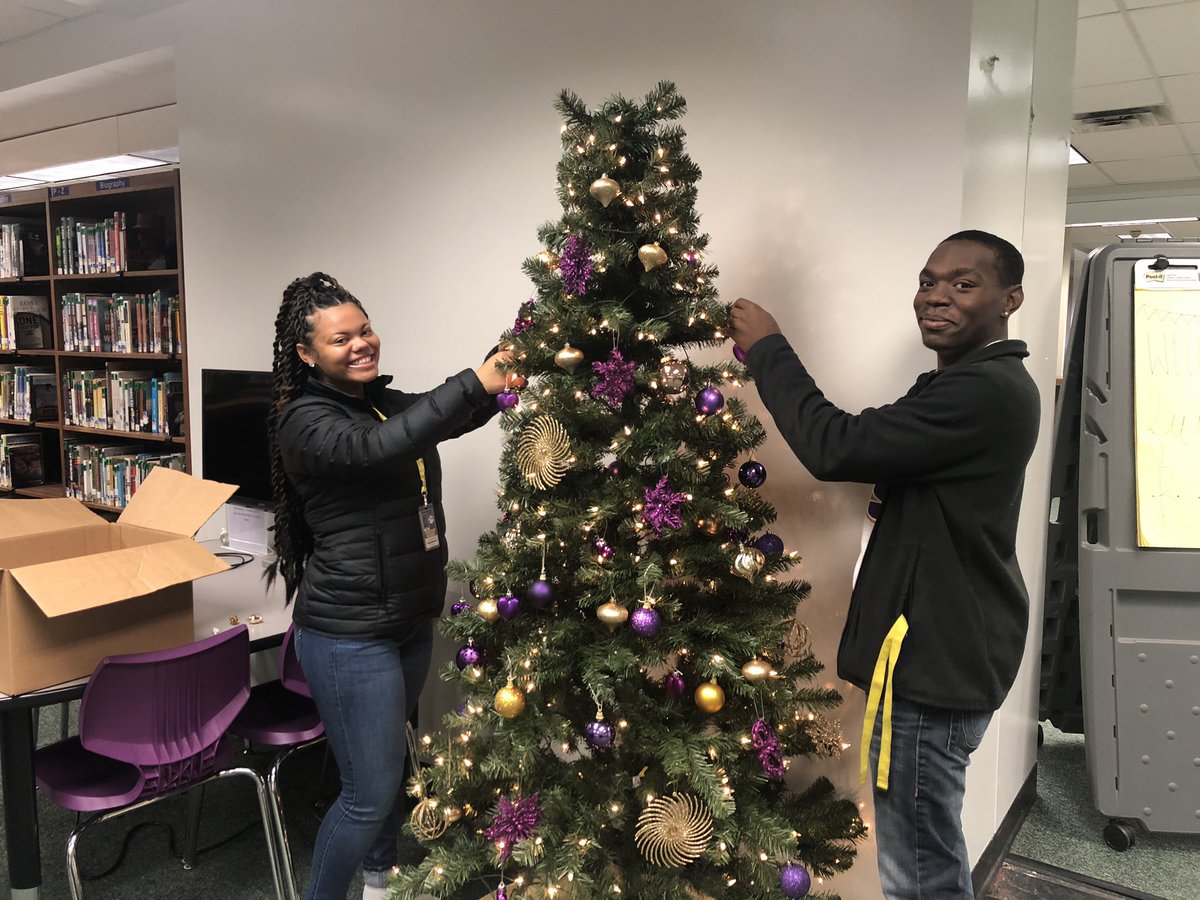 It’s a Purple and Gold Holiday Season!!! 🎅🏻🎄🎁 #jcpslibraries #librarianlife <a href="/malehighschool/">Louisville Male HS</a>