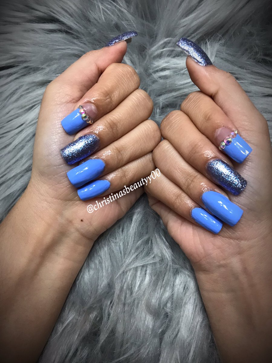 Something cute but simple for my bday nails!

#nailsofinstagram #naileditnetflix #longnails #acrylicnails #glitternails💅 #blingnails💎💅 #morgantaylor