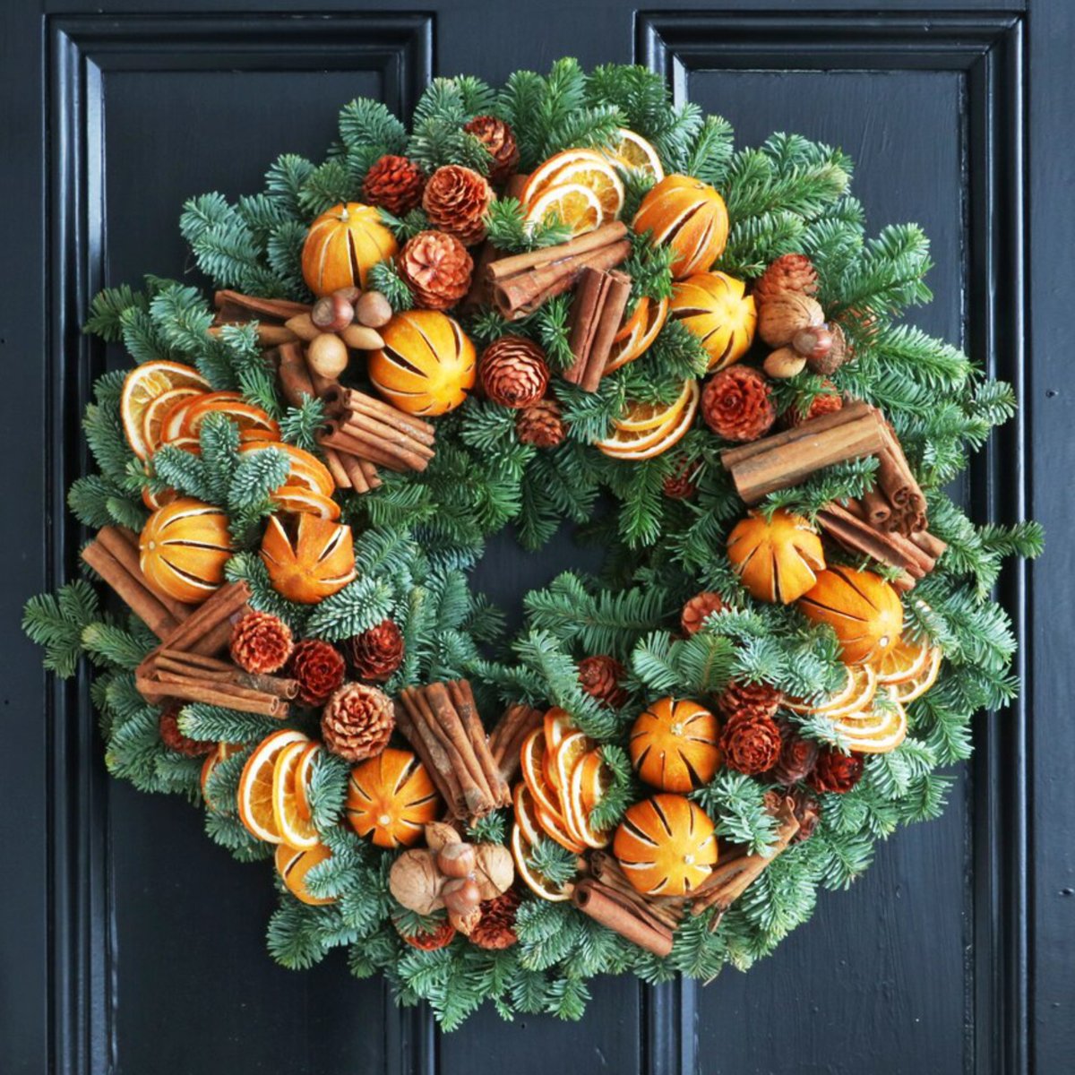 We've still got a few places left on our Christmas classes. Make your own door wreath, Table centre, or festive hatbox arrangement. Head over to stories to see more detail or visit us at ow.ly/9KzJ50xkV8s to find out more.