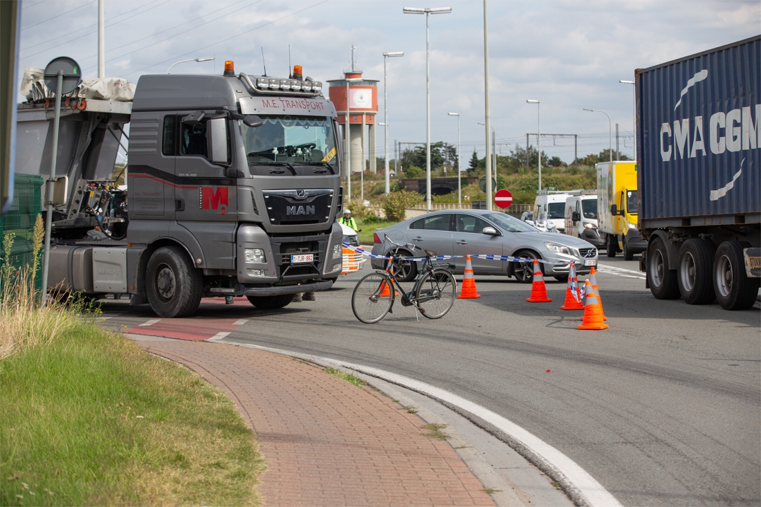destandaard's tweet image. Fietsster omgekomen bij verkeersongeval in Rotselaar dlvr.it/RK7bFy