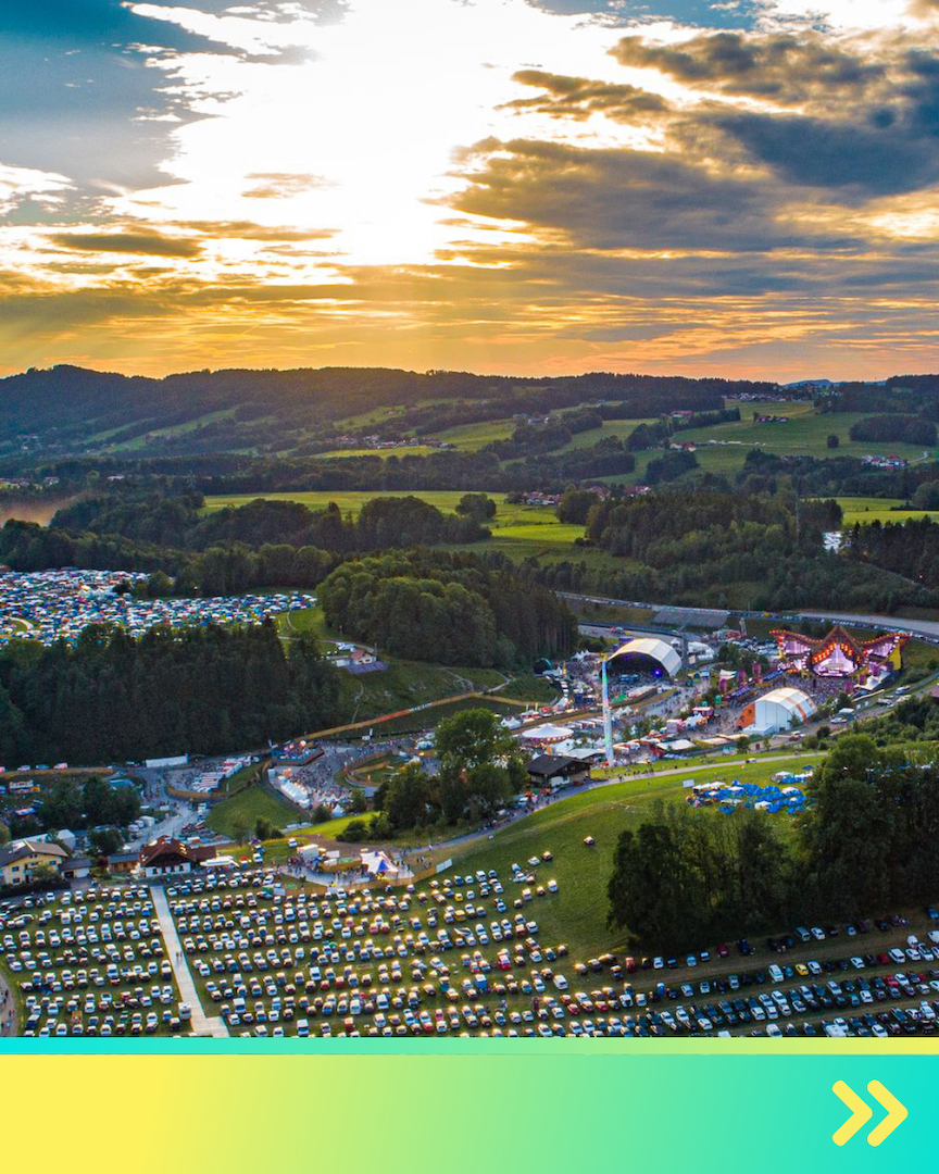 ElectricLoveAUT's tweet photo. The whole #ELF19 and a sunset 😊🌅

#ELF20 #CantWait https://t.co/KCmBPfzOxv