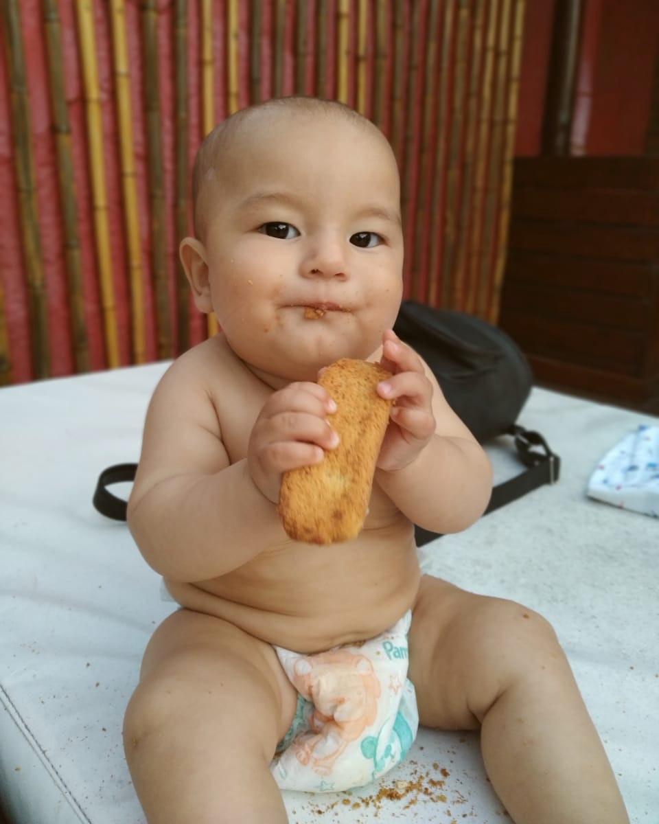 Shacabreraa's tweet photo. Yo solo quería "hacer cucharita" 😂 https://t.co/lqLoIZ2pmc