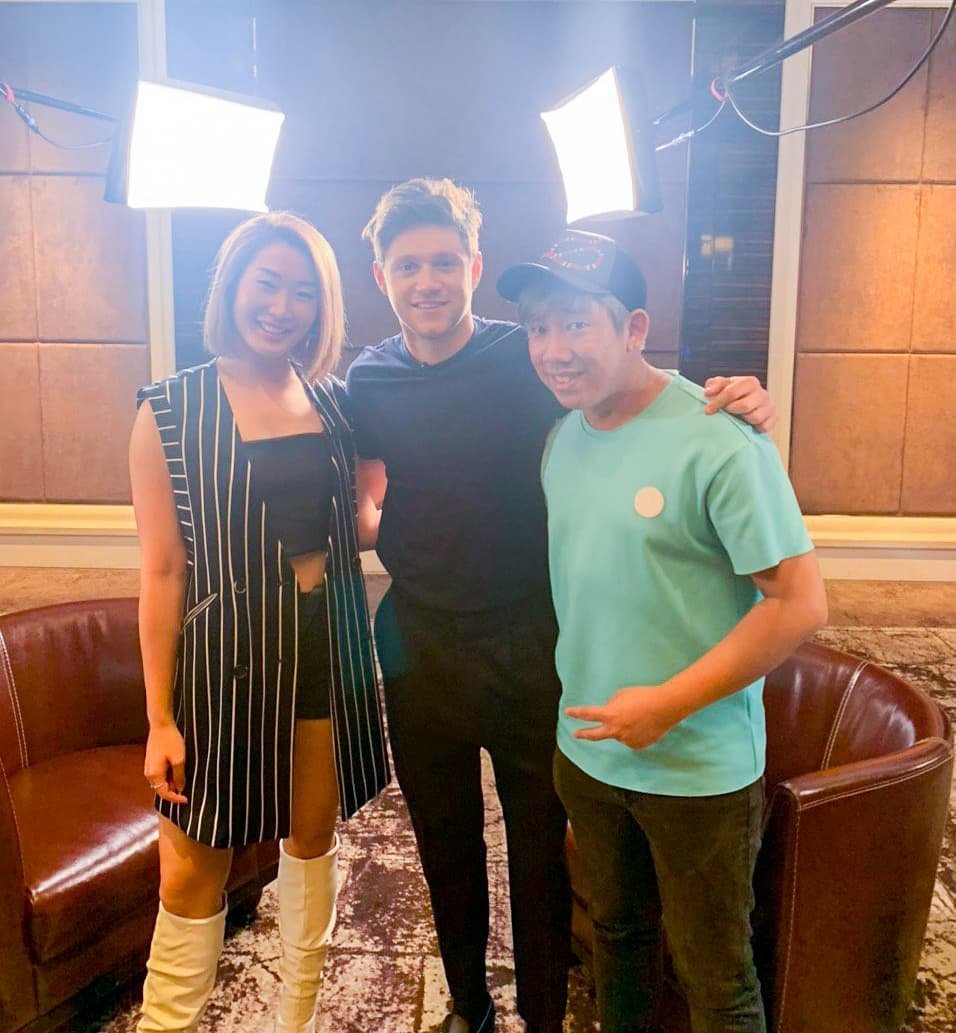 NJHNEWS2's tweet photo. IG|| 987fm: We're here with niallhoran! Charmian's starstruck and Gerald's playing✌✊👋! K bye! - @charmiantyx from the Hot20 and @geraldkoh987 from Get Up 🌞🔥
#987fm #HitMusic #1SGRadioNetwork #MeRadio #madeforyou #NiceToMeetYaSG #NiallHoran
https://t.co/tjN7xgTJTG https://t.co/V55ymWsOhb
