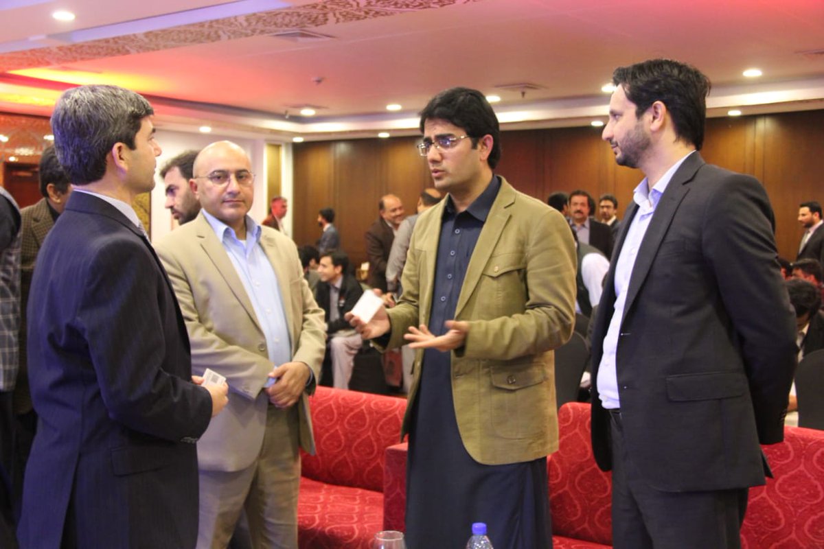 kamrankbangash's tweet image. We welcome Oracle to KP for its 1st #CloudComputing Workshop. Ths grnd occasion is sound reminder tht IT companies r lookng towards KP as a promising investment. Oracle plans to begn Java Boot Camps, Women D-Camps &amp;amp; provide possible cooperation under CSR initiative #TechDrivenKP