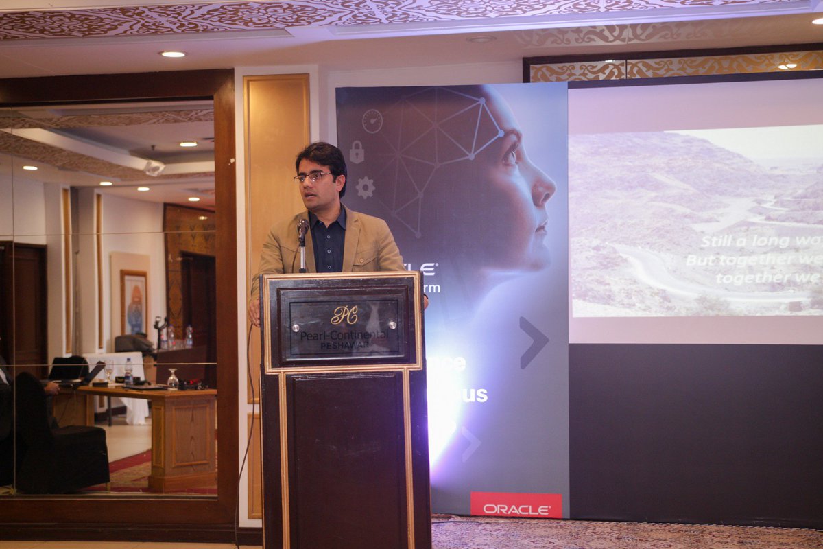 kamrankbangash's tweet image. We welcome Oracle to KP for its 1st #CloudComputing Workshop. Ths grnd occasion is sound reminder tht IT companies r lookng towards KP as a promising investment. Oracle plans to begn Java Boot Camps, Women D-Camps &amp;amp; provide possible cooperation under CSR initiative #TechDrivenKP