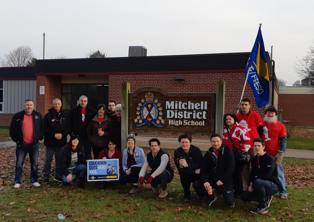 At Mitchell District High School this morning  in Solidarity.  We know that cuts hurt kids and class size matters! #AMETFO #ETFOstrong #OSSTF