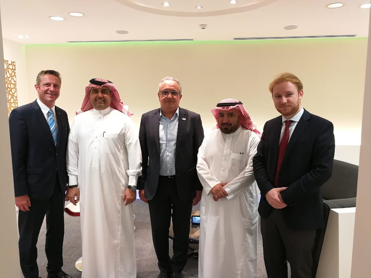 AlnasserCompany's tweet photo. تشرفنا بحضور السيد جان لوتز ممثل الأتصال الألماني للشؤون الاقتصادية بإفتتاح قسم #البيت_الذكي #Smart_Home بالرياض بحضور وفد من شركة #هاجر الألمانية.

@hagergroup
 #homeoflight #WeAreSmartBuilding #WeAreDesign https://t.co/e1P4DJYGxh