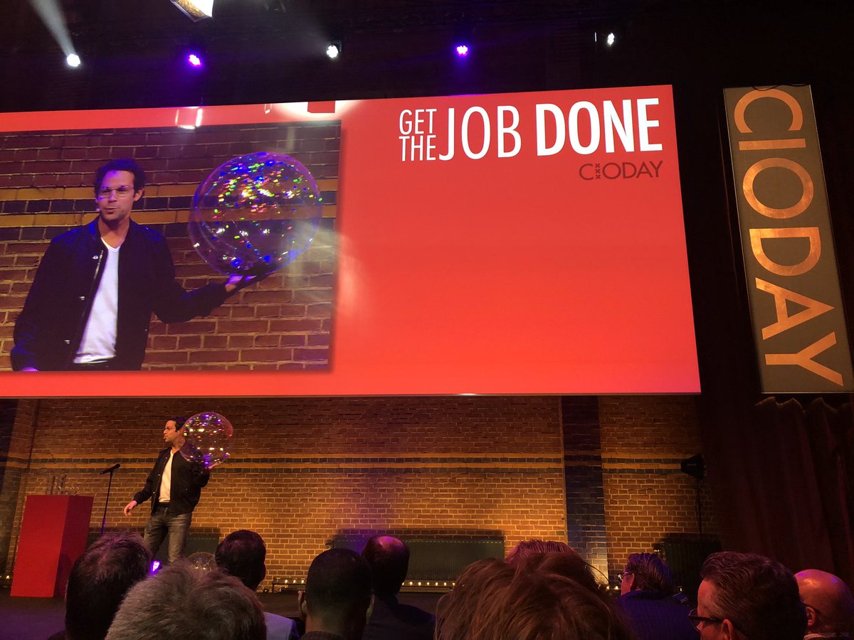 Spectacular opening of CIO Day 2019 by illusionist Víctor Mids #CIODAY
