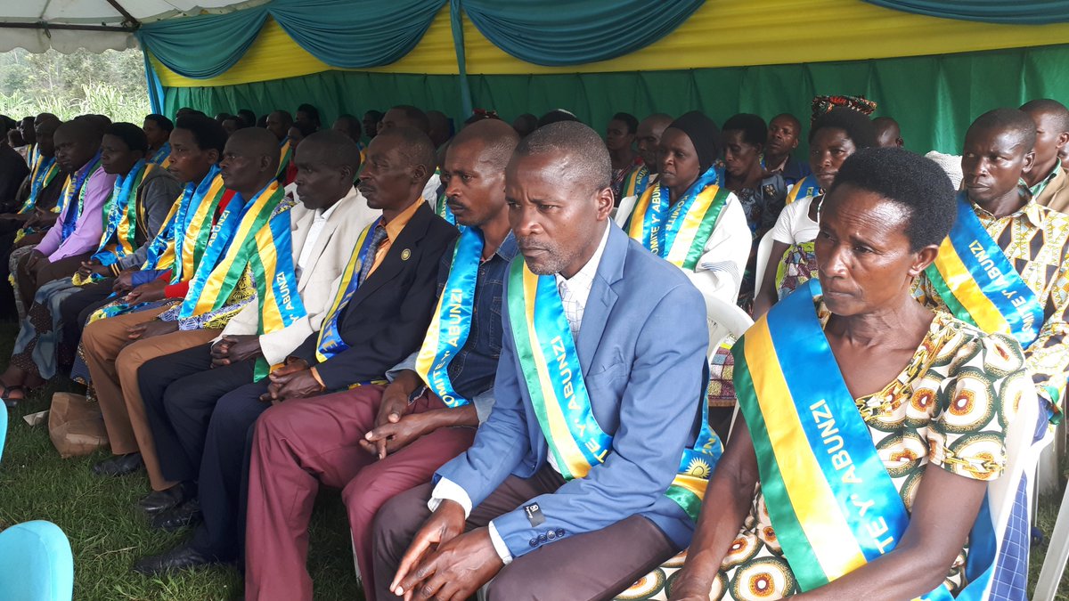 GakenkeDistrict's tweet photo. Kuri uyu wa kabiri, Umuyobozi w'Akarere ka Gakenke @NzamwitaD yifatanyije n'abatuye mu Murenge wa Gashenyi mu Nteko y'abaturage hanatangizwa icyumweru cyahariwe ibikorwa by'abunzi mu Mirenge yose igize Akarere ka Gakenke. @RwandaLocalGov @gatjmv @Rwanda_Justice https://t.co/S262ZMMbCo