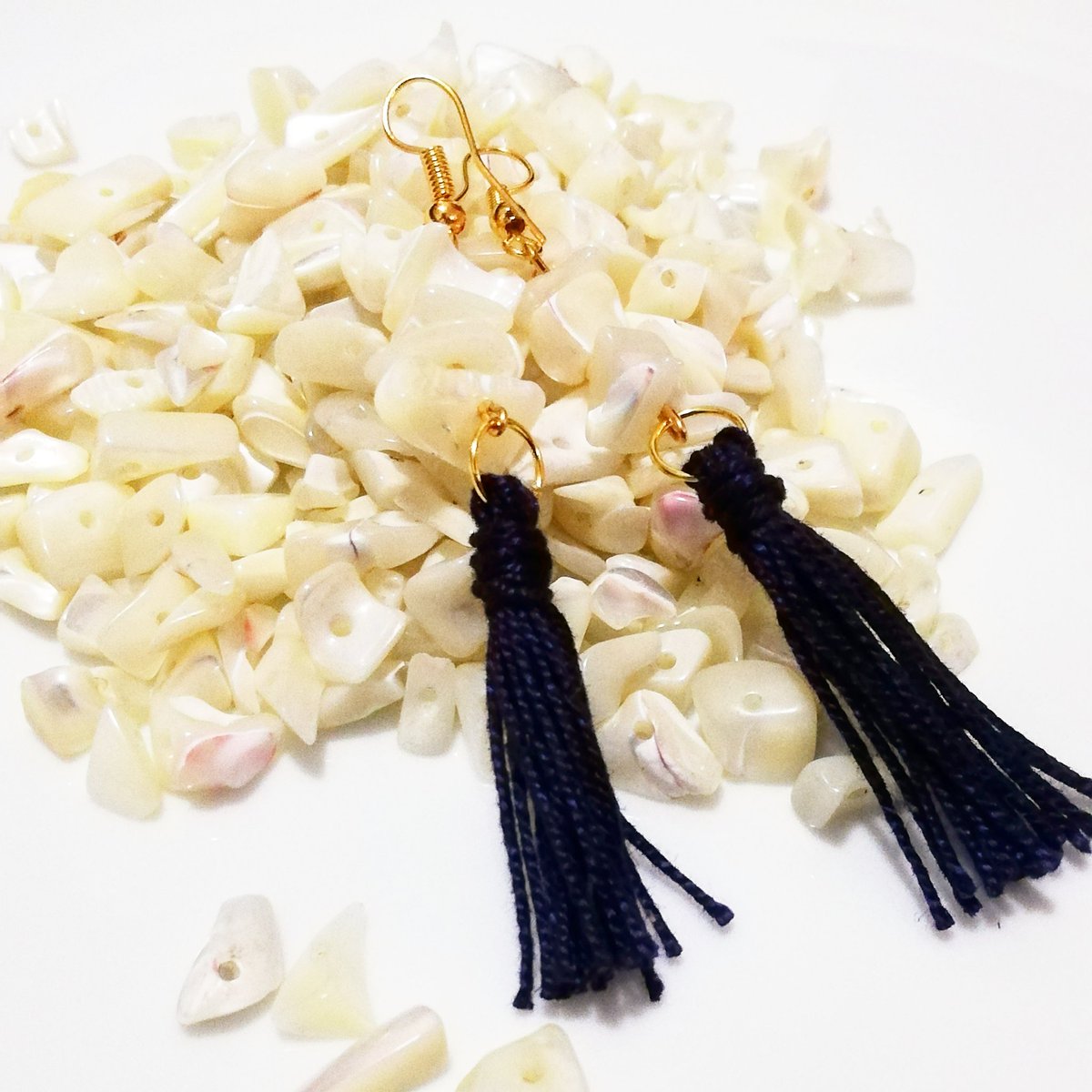josjemeutermans's tweet photo. Follow me on Instagram

@Byjomeut
Tasseling today. Our #meg 

#madebyjomeut #art #artproject #Girlboss  #makatimade #makati #bgc #handcraftedph #hancrafted #handmadeph #handmade  #beauty  #earrings #accessories #bracelets #mythings #littlethings
 #girls #tassels #tasselearrings https://t.co/8fVBhx0AQz