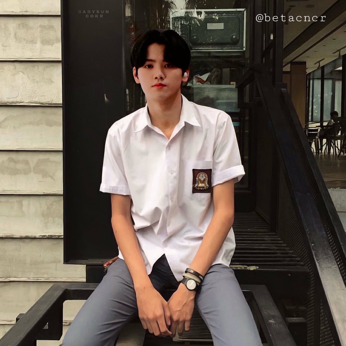 ourminboy's tweet photo. หล่อมากในชุดนักเรียนแต่ไม่เคยไปเรียน https://t.co/964MKPBLqT
