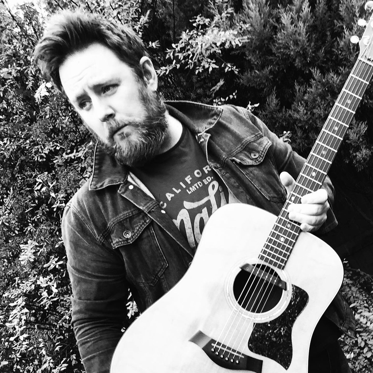 Thefarnorthband's tweet photo. Autumn Shoot by @AndiePacker "music is my pill for loneliness. i use it to write myself out of my own head, and work through my experiences. hopefully, i’m able to do that in a way that someone listening can think ‘i know what he’s talking about.” By @cityandcolour https://t.co/aKDa3a6Xam