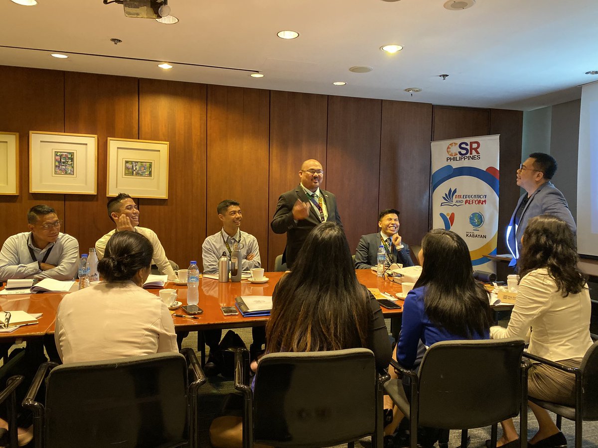 philippinesusa's tweet photo. “Business Day” of the #FYLPRO Immersion 2019 w/ Tax Whiz Mon Abrea, the Philippines-US Business Council of the Makati Business Club and American Chamber of Commerce, and 3 Fil-Ams who have chosen to stay & create positive impact in PH #YouthLeaders #People2People #EconDiplomacy https://t.co/NmPtD38gxP