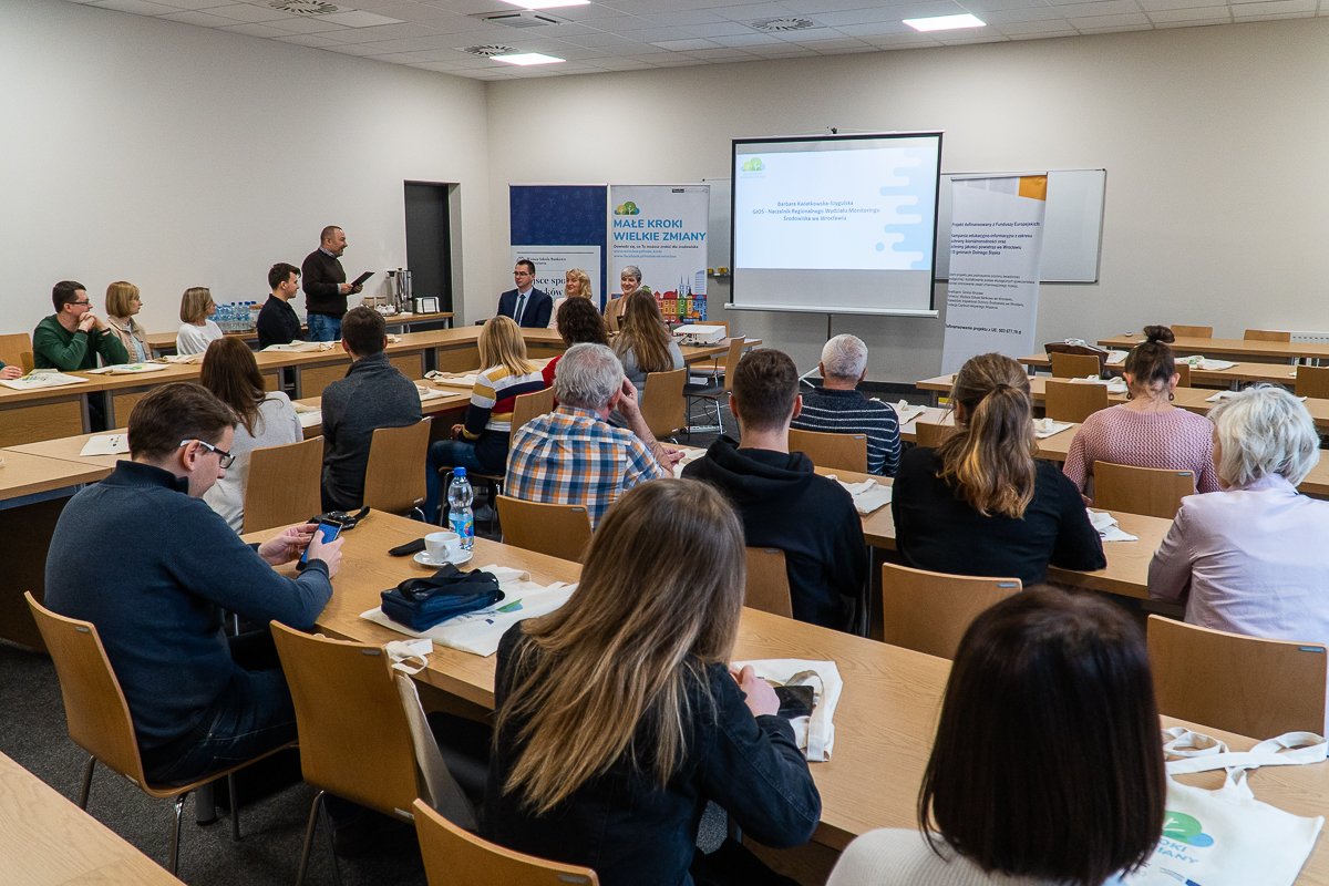 zielonywroclaw (@zielonywroclaw) on Twitter photo Podsumowujemy kampanię "Małe kroki, wielkie zmiany" – poprzez media i na 50 spotkaniach dla mieszkańców dotarliśmy do 2 mln odbiorców. Dzięki zmianie codziennych nawyków możemy pozytywnie wpływać na jakość powietrza oraz ochronę poziomu bioróżnorodności. <a href="/MaleKrokiWroc/">MałeKrokiWielkiZmiany</a> Podsumowujemy kampanię "Małe kroki, wielkie zmiany" – poprzez media i na 50 spotkaniach dla mieszkańców dotarliśmy do 2 mln odbiorców. Dzięki zmianie codziennych nawyków możemy pozytywnie wpływać na jakość powietrza oraz ochronę poziomu bioróżnorodności. <a href="/MaleKrokiWroc/">MałeKrokiWielkiZmiany</a>