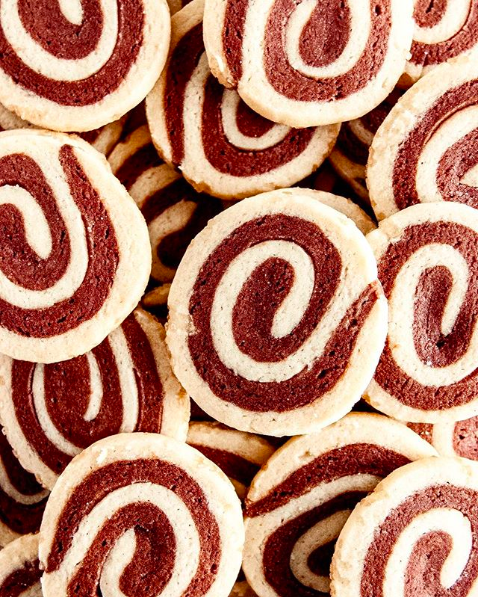 the_feedfeed's tweet photo. Pinwheel of fortune 🍪 These Chocolate and Vanilla Pinwheel Cookies by @beyondthebutter are what we’re bakin’ up this week!
Get the recipe: https://t.co/E0F7dY4eRO
#feedfeed #cookies #chocolate #vanilla #pinwheelcookies #baking #desserttime #treatyourself #snacks #sweettooth https://t.co/epCjKGrHes