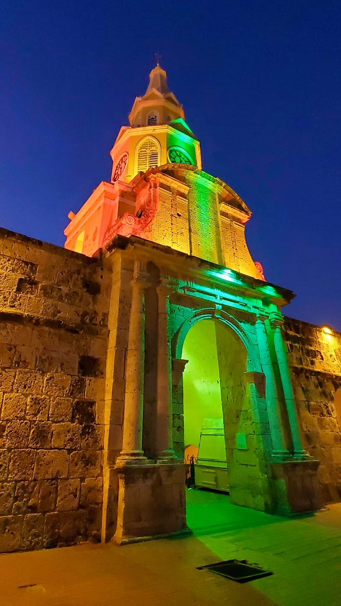 otavTravelBlog's tweet image. Exploring the beautiful stone-walled old city of Cartagena! Stone fortresses and gigantic walls surround the city, which protected Cartagena. This was one of colonial Spain’s most important ports and the walls protected it from many attacks in the 16th century.