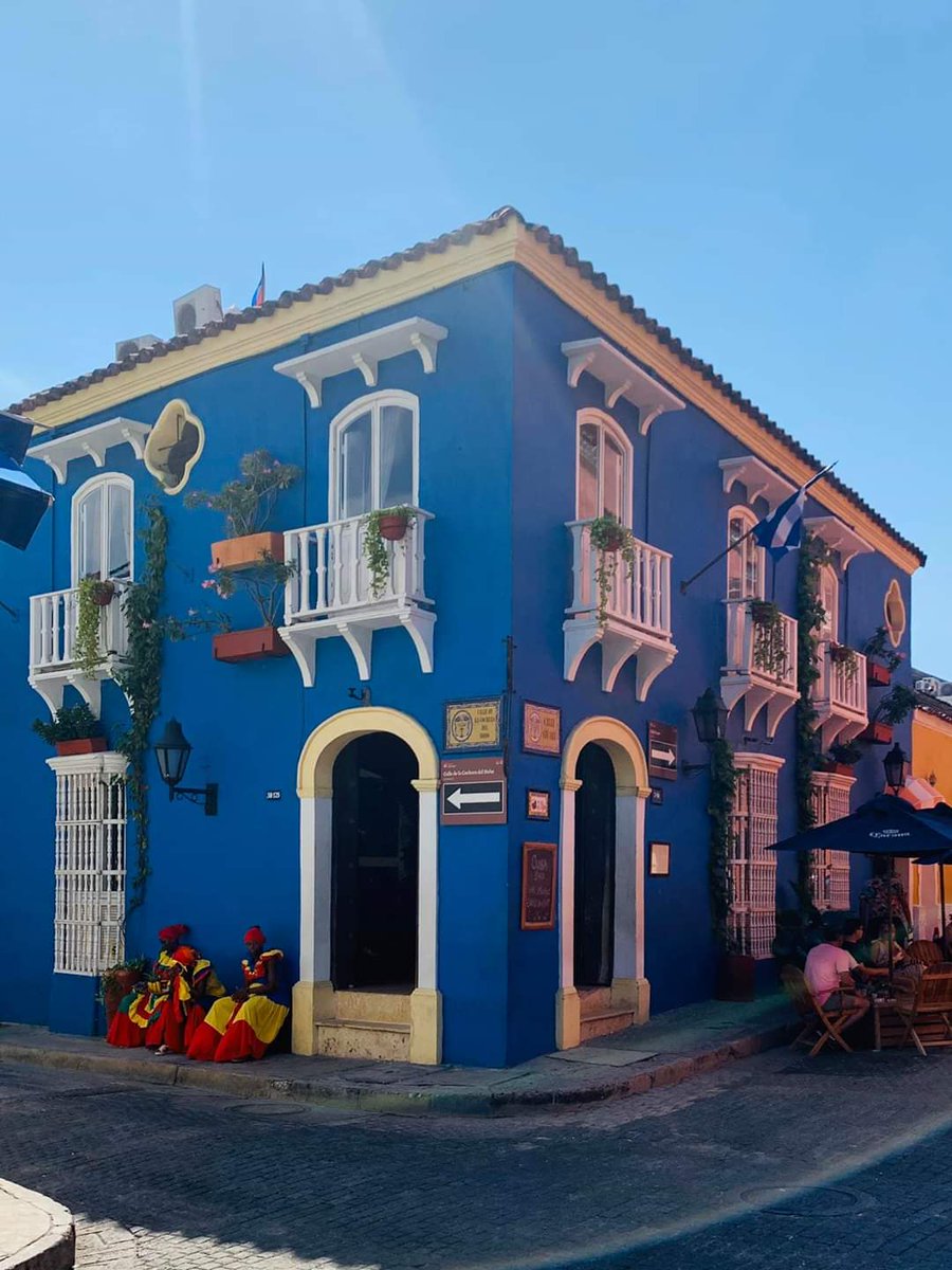 otavTravelBlog's tweet image. Exploring the beautiful stone-walled old city of Cartagena! Stone fortresses and gigantic walls surround the city, which protected Cartagena. This was one of colonial Spain’s most important ports and the walls protected it from many attacks in the 16th century.