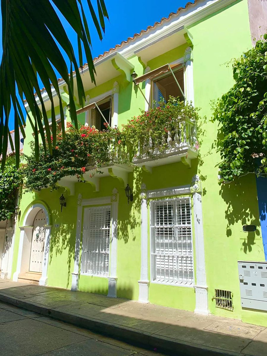 otavTravelBlog's tweet image. Exploring the beautiful stone-walled old city of Cartagena! Stone fortresses and gigantic walls surround the city, which protected Cartagena. This was one of colonial Spain’s most important ports and the walls protected it from many attacks in the 16th century.