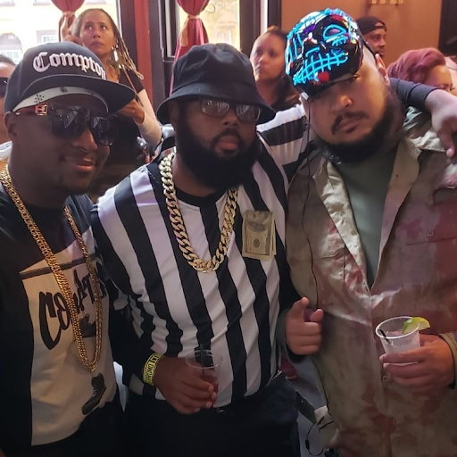 regmopromo's tweet photo. Great shot from one of our The Hip “HOP”: Old School Bar Crawl - Halloween Edition #HipHop #BarCrawl Loving the costumes @offthaclockpod. 📸: @offthaclockpod #regmopromo #hiphoplover #regmo #barcrawldc https://t.co/NEwg0y4VnH