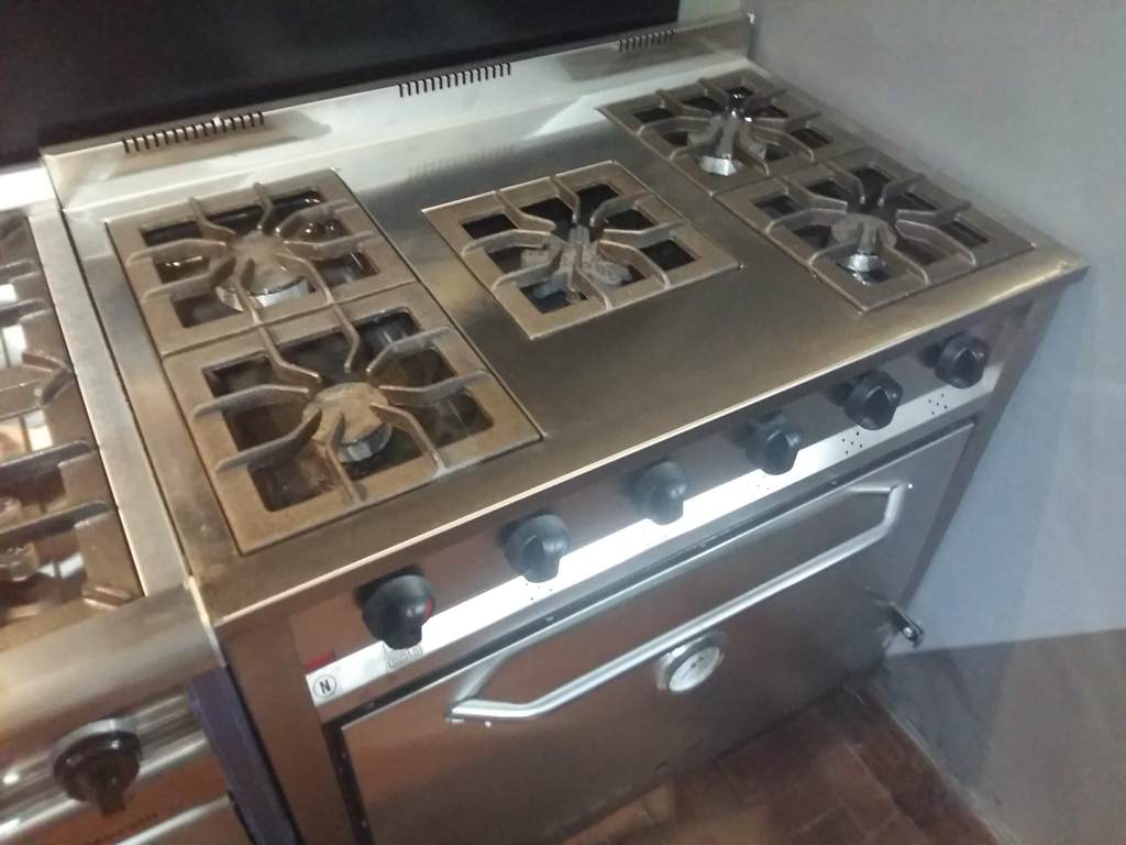 Cocina Industrial Morelli Mr Cheff 1100 4 Hornallas Con Plancha – Gastroquil