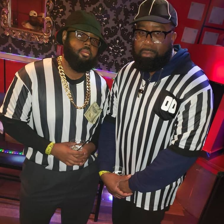 regmopromo's tweet photo. Great shot from one of our The Hip “HOP”: Old School Bar Crawl - Halloween Edition #HipHop #BarCrawl Loving the costumes @offthaclockpod. 📸: @offthaclockpod #regmopromo #hiphoplover #regmo #barcrawldc https://t.co/NEwg0y4VnH