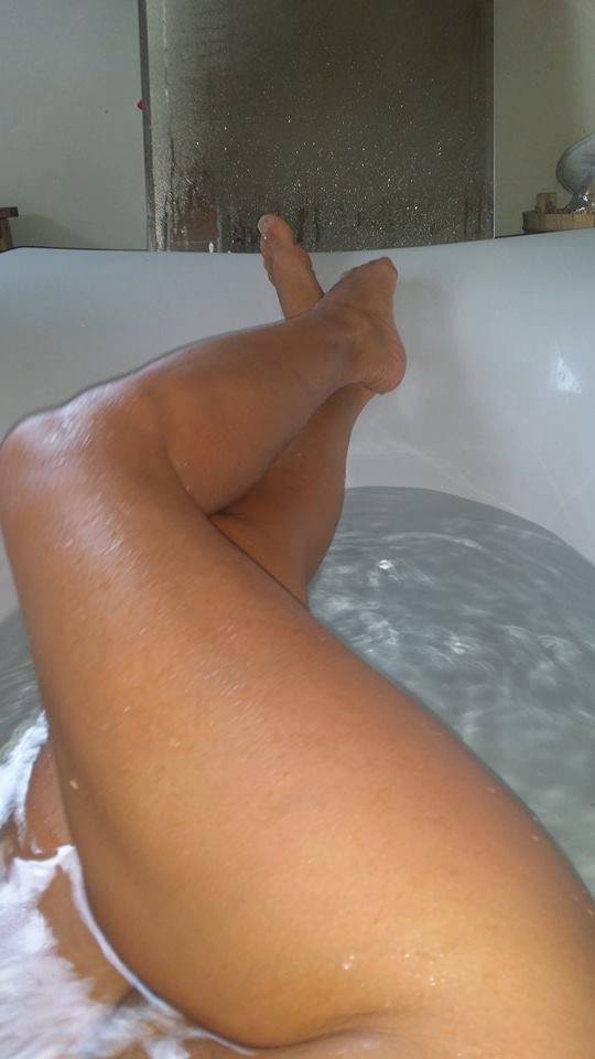 VergerCaroline's tweet photo. Petite bain pour cette après midi de congé 😍🥰😍🥰😍🥰 https://t.co/pDORQmlZAv