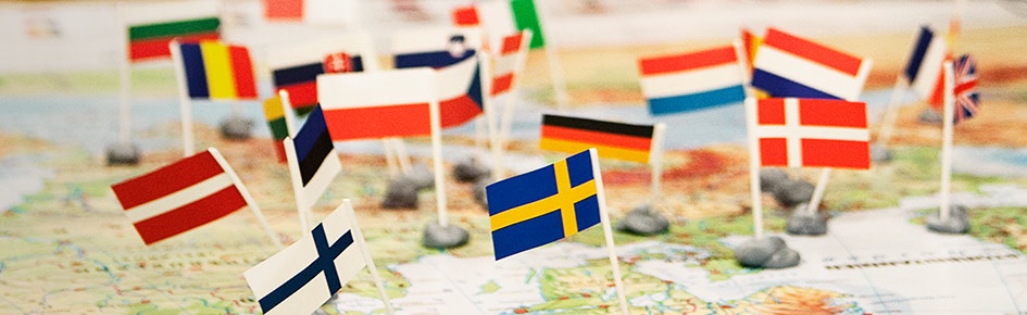folketinget's tweet photo. I 25 år har Folketingets @EUoplysningen leveret neutrale svar på danskernes henvendelser og spørgsmål om arbejdet i EU. Læs mere om jubilæet: https://t.co/KTGL4aq6hp #dkpol #eudk https://t.co/XFnAILWaYw