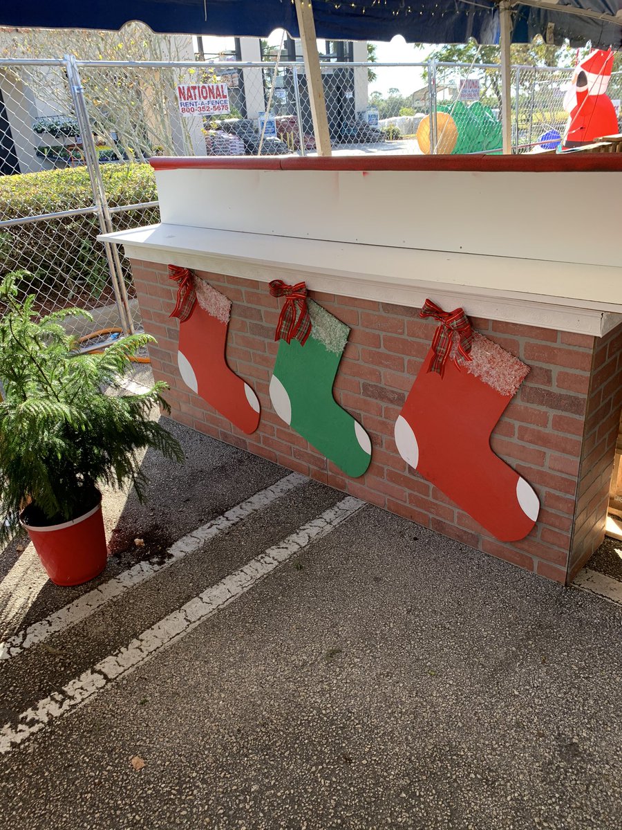 Coach_aj_LS's tweet image. #THDHolidayCaptain Let the holiday festivities begin! 6934 is the 2nd store on our D.86 #TreeTent District Tour. #HappyHolidays #SafetyFirst @SantiBernardez @JacobRobertsTHD @PennyPaladino @Chris_J_Mangino @supat213