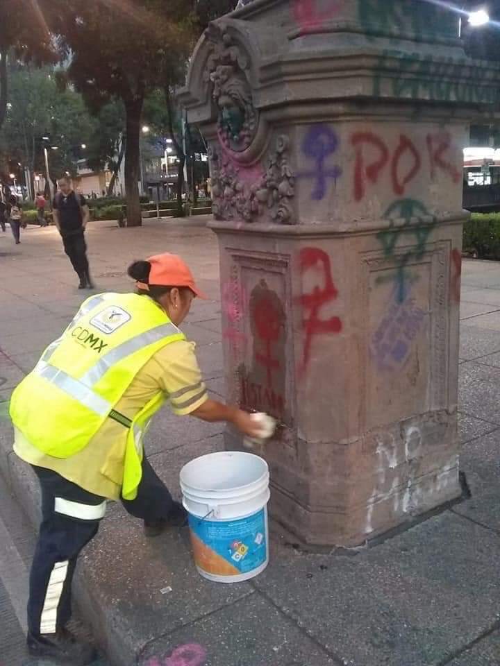 MCChristianYTB's tweet photo. Mientras unas destruyen, rayan y queman, otras trabajan día a día para sacar a sus familias adelante, Queda claro lo que es una verdadera “Mujer Guerrera”#NoMeRepresentan https://t.co/E0IBuYrdyK