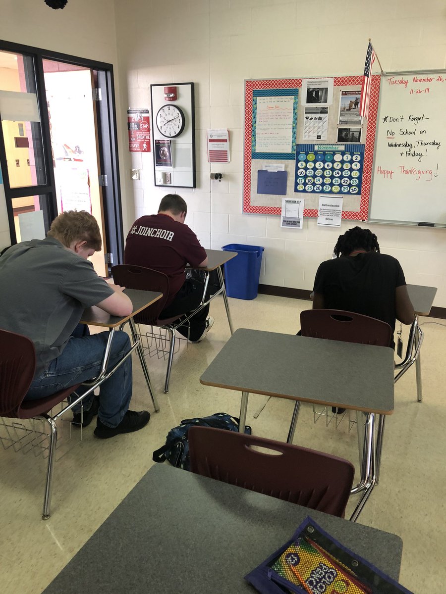 JoreeMorris's tweet photo. Check out these turkeys doing some team math! #handsonmath #turkeymath https://t.co/sHsTePfejQ